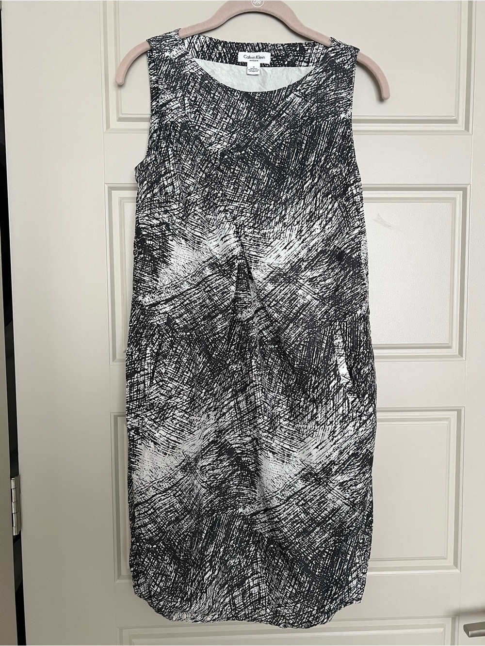 Calvin Klein Exclusive Black & White Sleeveless Sheath Dress size 0